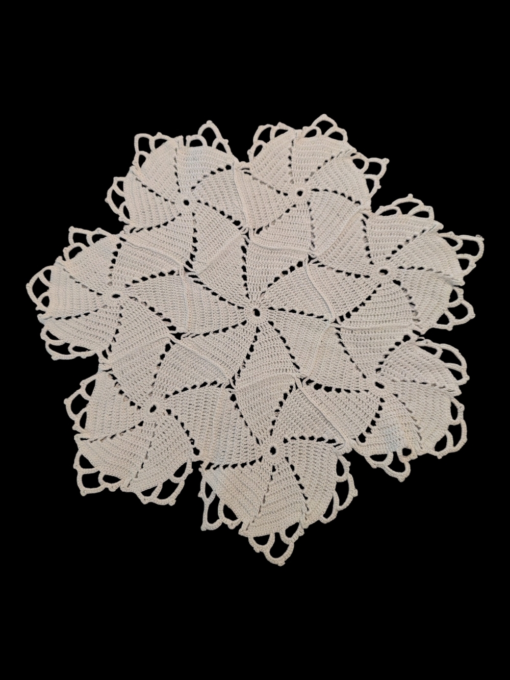 VTG Handmade Off White* Scalloped Floral Pinwheel Star Leaf Crocheted Doily 15"